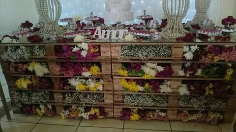 Mesa de bolo e doces de pallet - 1