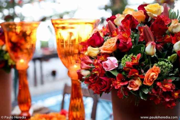 Tons alaranjados dão o tom desta decoração! Flores que pedem um clima não tão quente, como a Tulipa 