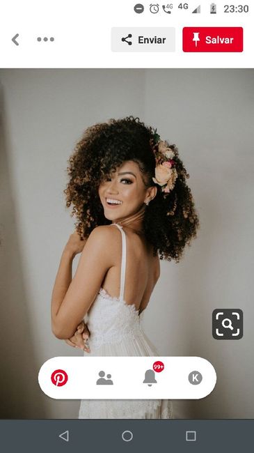 Cabelo curto e cacheado. 1