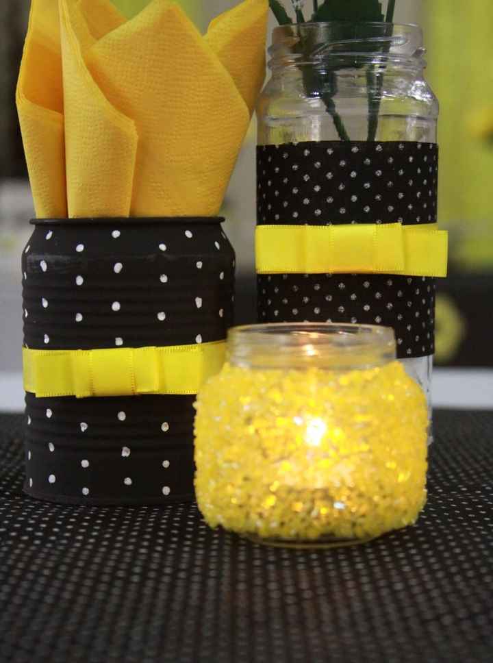 Decoração amarelo,preto e branco.
