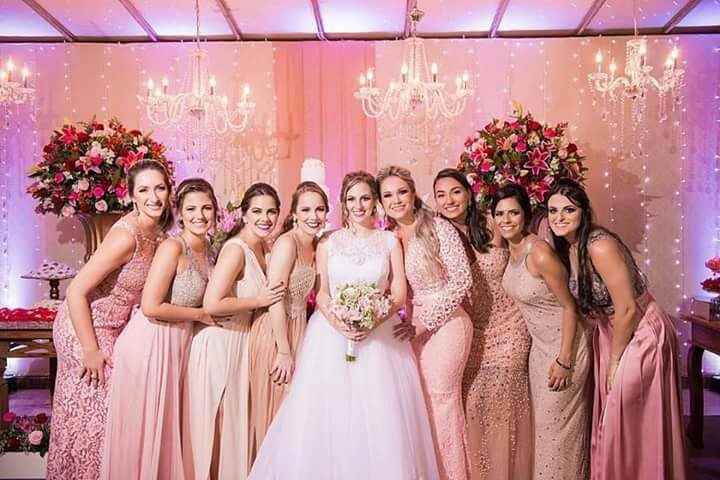 Esse é o tom que escolhi para os vestidos das madrinhas
