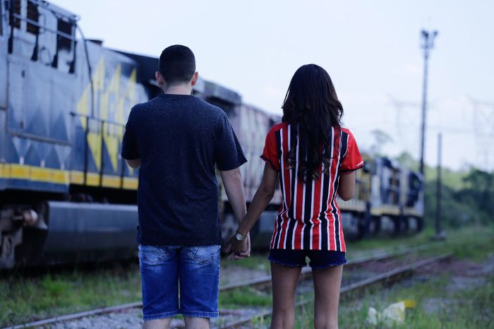short jeans e camiseta do São Paulo