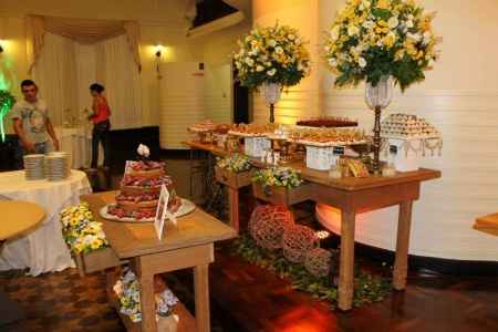 Mesa de doces e bolo