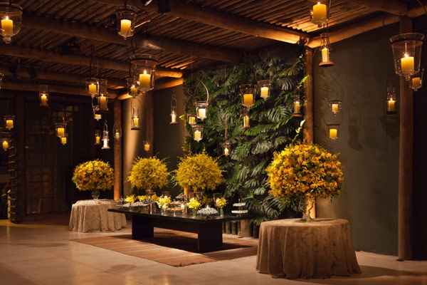 Decoração Amarelo Mesa do Bolo