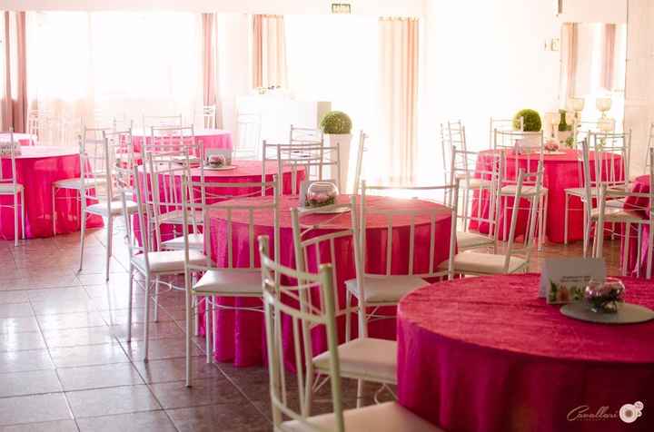 O salão da recepção foi rosa Pink.
