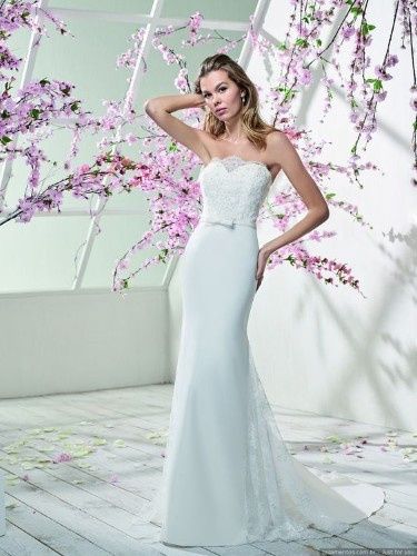 Qual vestido fica melhor com este véu? 5
