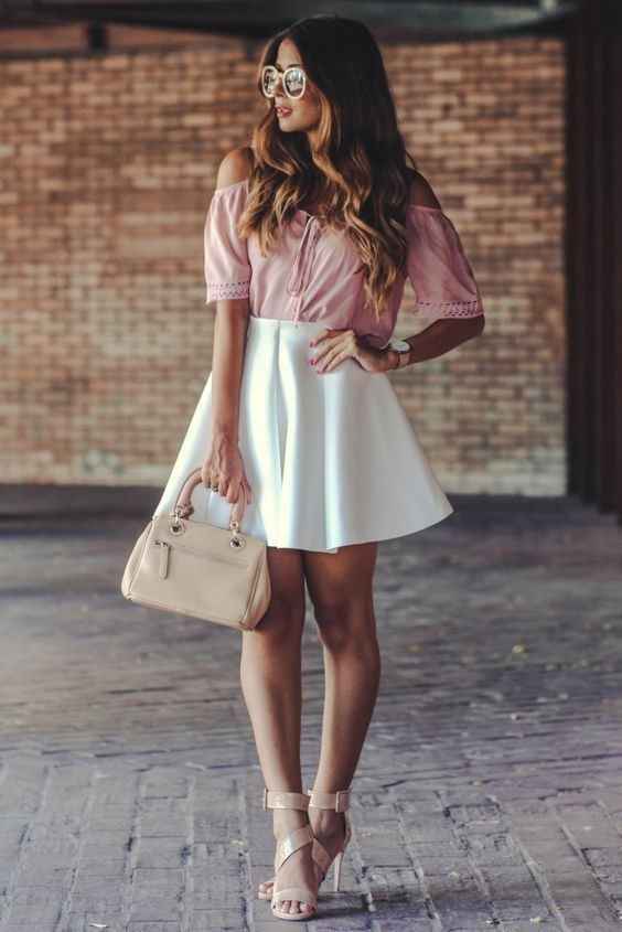 A. Delicado e feminino