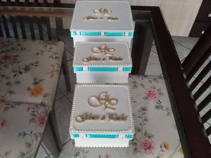 uma pra casal outra para padrinho solteiro e outra madrinha solteira