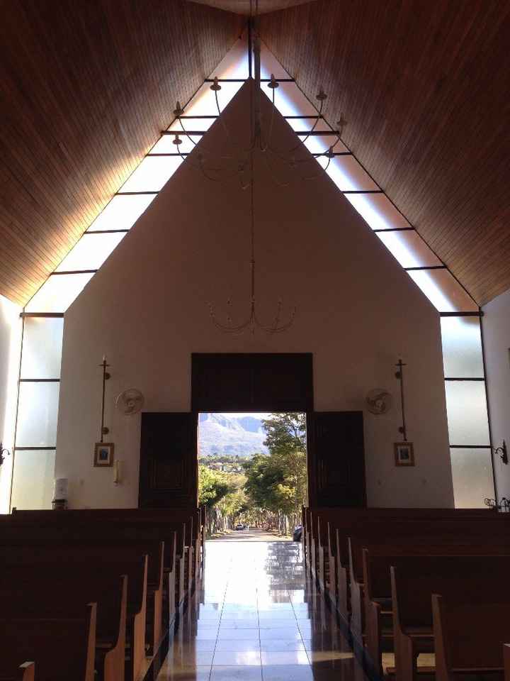 Dentro da capela, parte de trás 