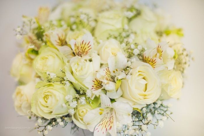DECORAÇÃO Branco, dourado e alguns detalhes e rosa 