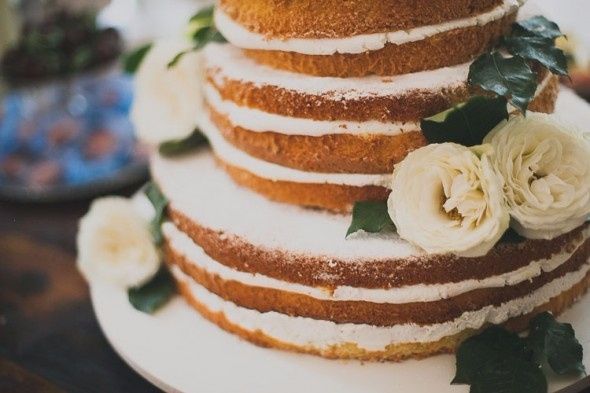 Inspiração Bolo Naked Cake com rosas brancas