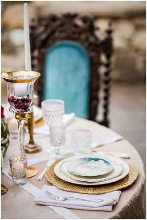 Mesa posta - Vidro com detalhes em dourado