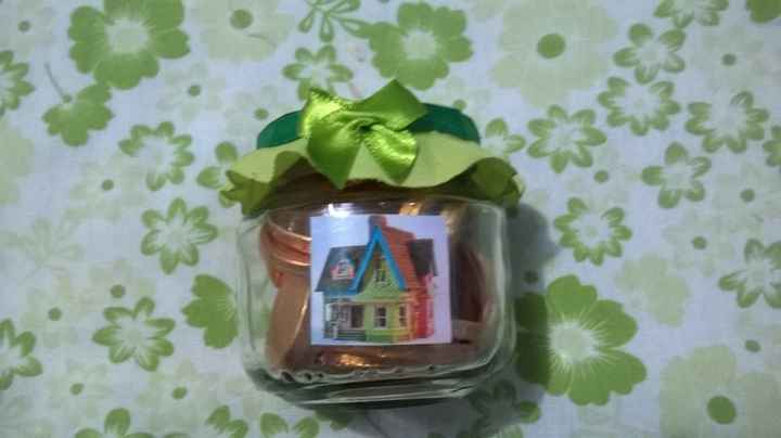 Potinho com moedas de chocolate