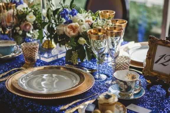 Azul e dourado