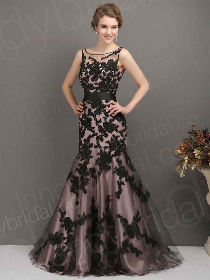 Vestido de noiva com preto (Frente)