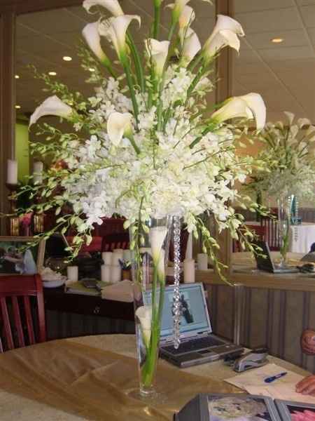 Decoração com lírios e orquídeas