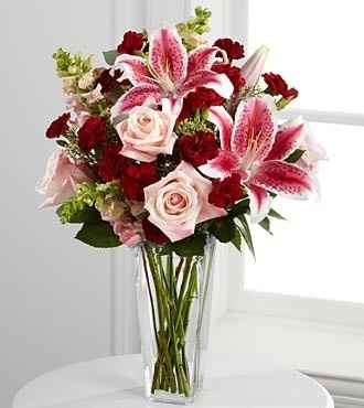 Decoração com lírios e orquídeas