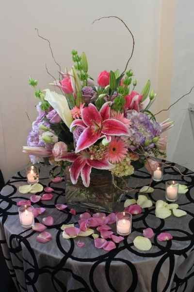 Decoração com lírios e orquídeas