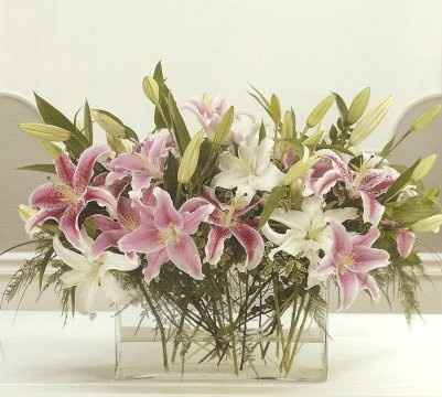 Decoração com lírios e orquídeas