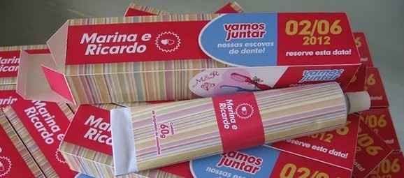 Essa ideia é interessante: aqui é uma referência à embalagem de creme dental. Porém, o conteúdo das 