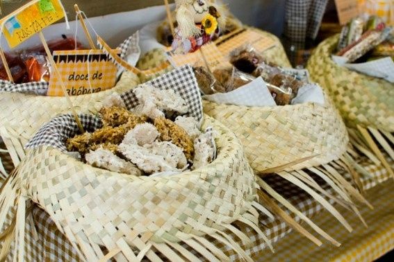 Chapéus como suporte para os doces