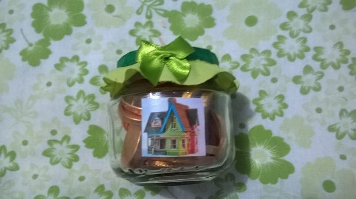 Potinho com moedas de chocolate