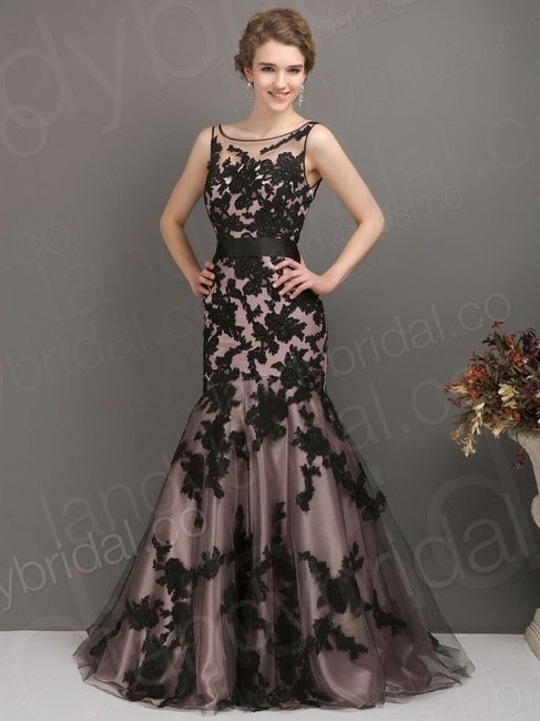Vestido de noiva com preto (Frente)