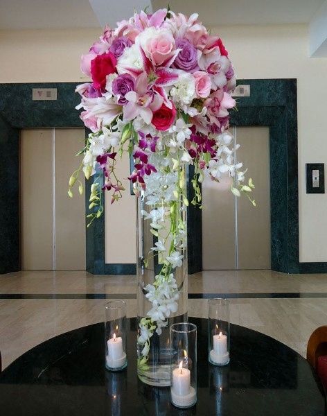 Decoração com lírios e orquídeas