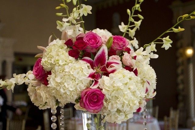 Decoração com lírios e orquídeas