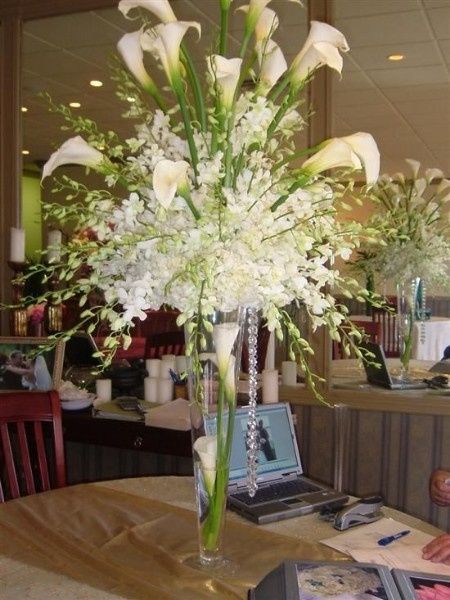 Decoração com lírios e orquídeas
