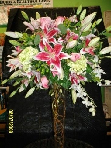 Decoração com lírios e orquídeas