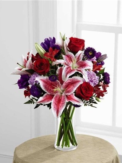 Decoração com lírios e orquídeas