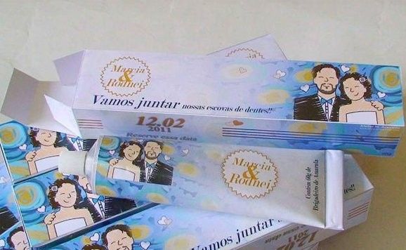 Essa ideia é interessante: aqui é uma referência à embalagem de creme dental. Porém, o conteúdo das