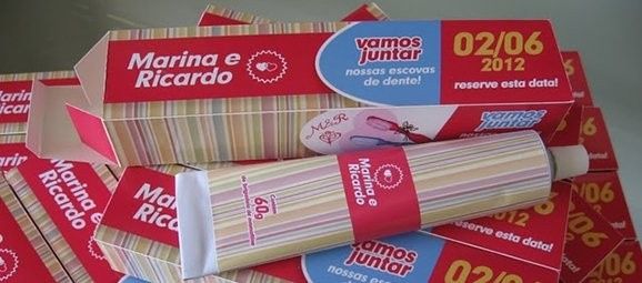 Essa ideia é interessante: aqui é uma referência à embalagem de creme dental. Porém, o conteúdo das