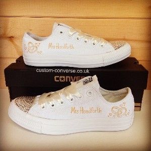 Pintura à mão e strass