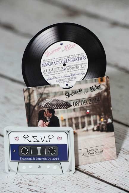 Achei um barato a ideia de gravar a trilha sonora do casal no vinil. E essa fita K7?