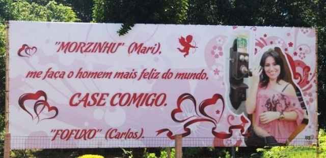 4 - Fico aqui imaginando a cara dessa noiva ao dar de cara com um outdoor desse rs
