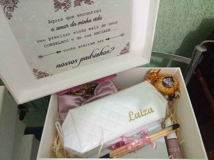 Cada madrinha teve sua necessaire personalizada.
