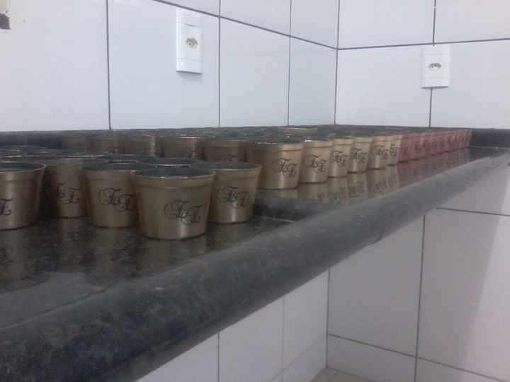 Fazendo a decoração - vazinhos