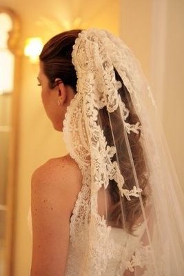 Qual o melhor penteado com mantilha? 5
