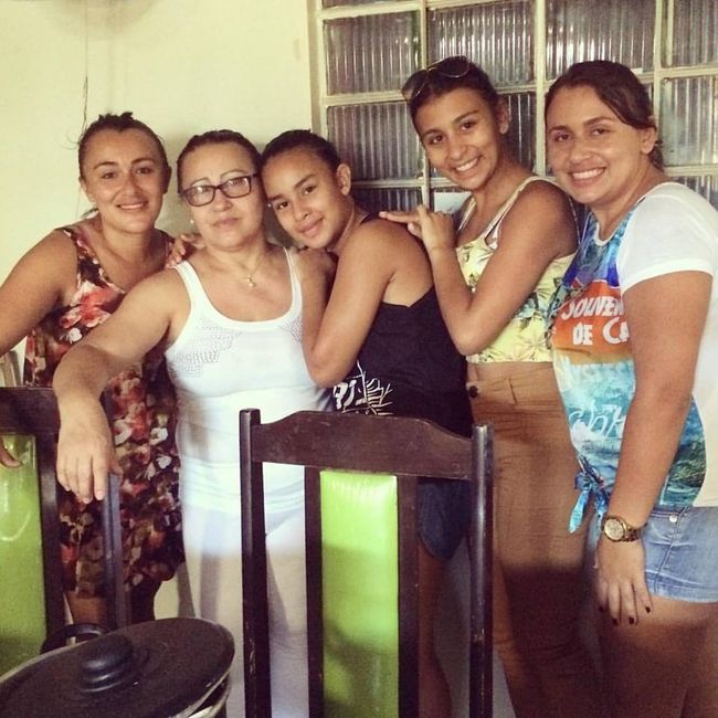 Maio - Dia das Mães / Dir-Esq  Irmã, Mãe, sobrinha, Eu, Irmã