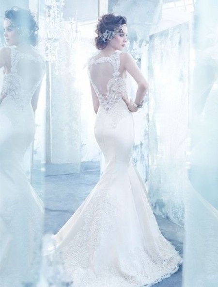 Vestido com Costas Abertas
