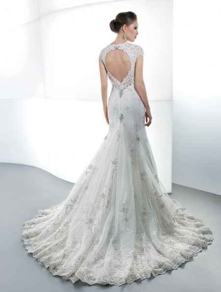 Vestido com Costas Abertas