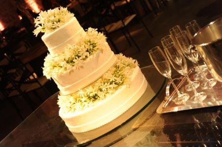 O bolo de casamento com flores perfeito - 2
