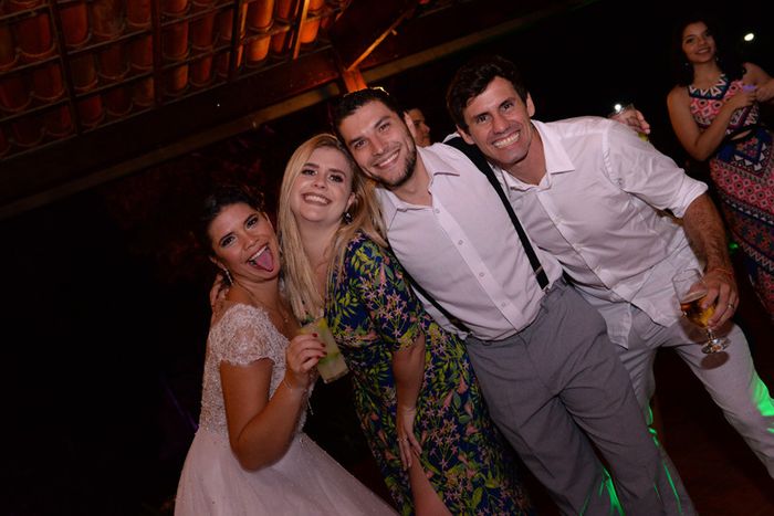 Aqui eu e meu noivo no casamento deles