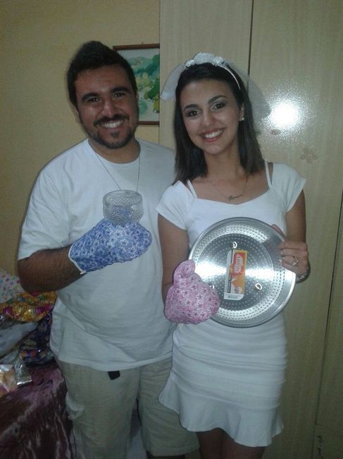 é um cropped e saia