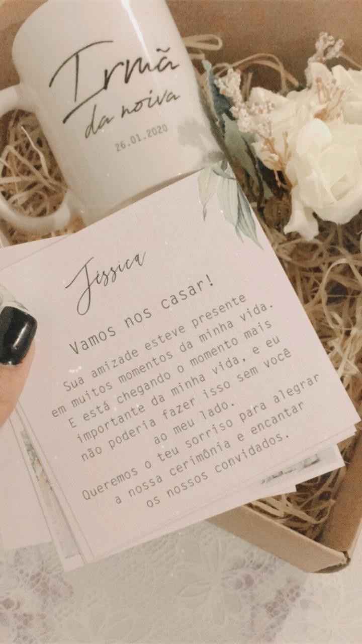 Acho que o fato de ter criado um convite diferente para cada uma torna ainda mais especial. 