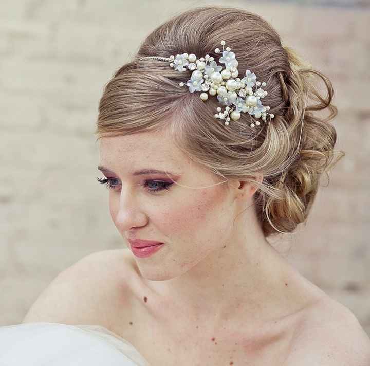 Cabelo preso estilo romântico
