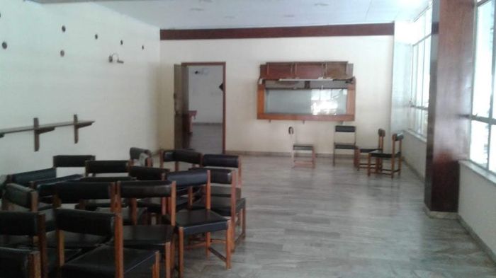 Sala pequena, outra entrada