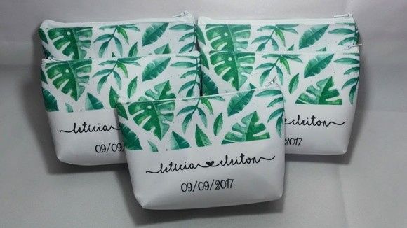 Necessaire para madrinhas e mães. 